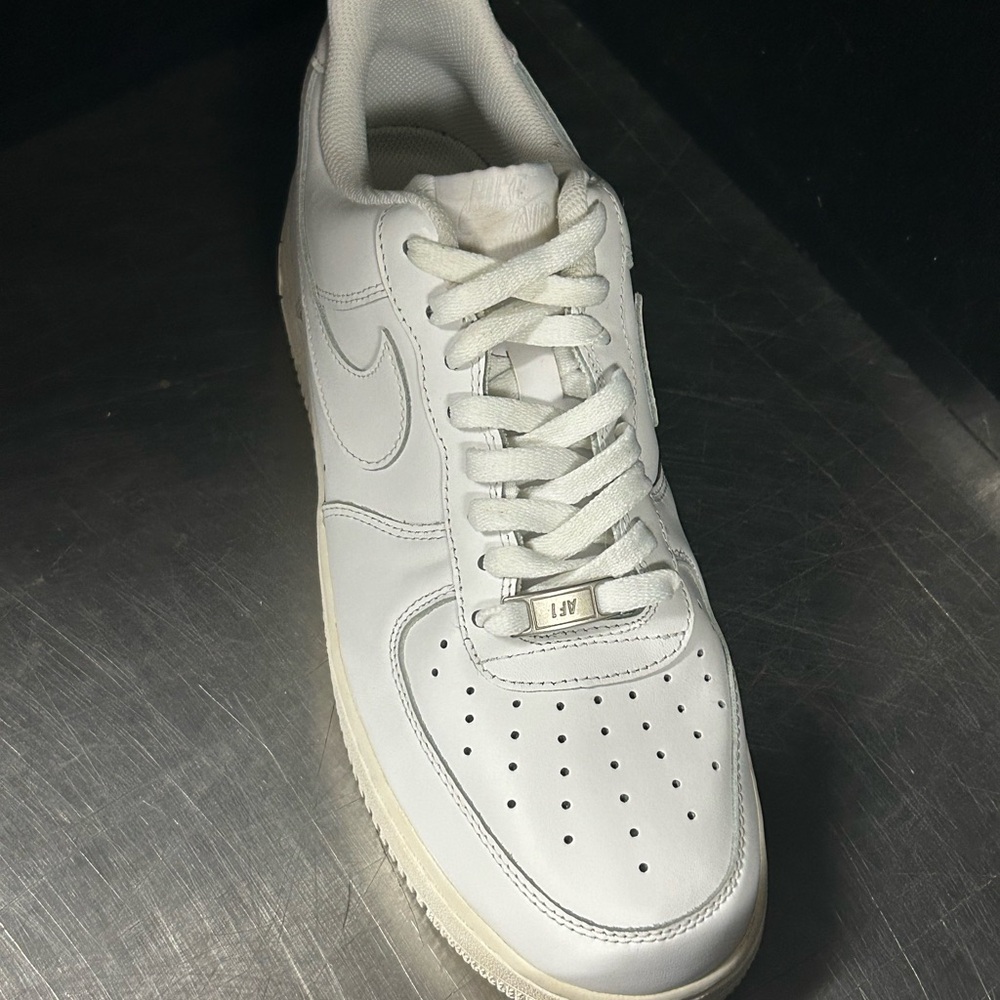Nike Air Force 1 Size 10.5 Men - Picture 7 of 11